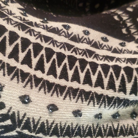 la madona black and white sweater - Picture 3 of 6